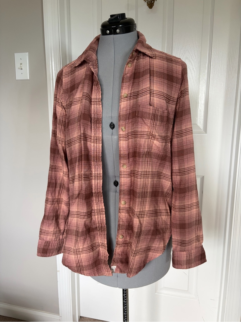American Eagle Women’s Plaid Soft Button-Up Shirt in Pink and Brown Small
